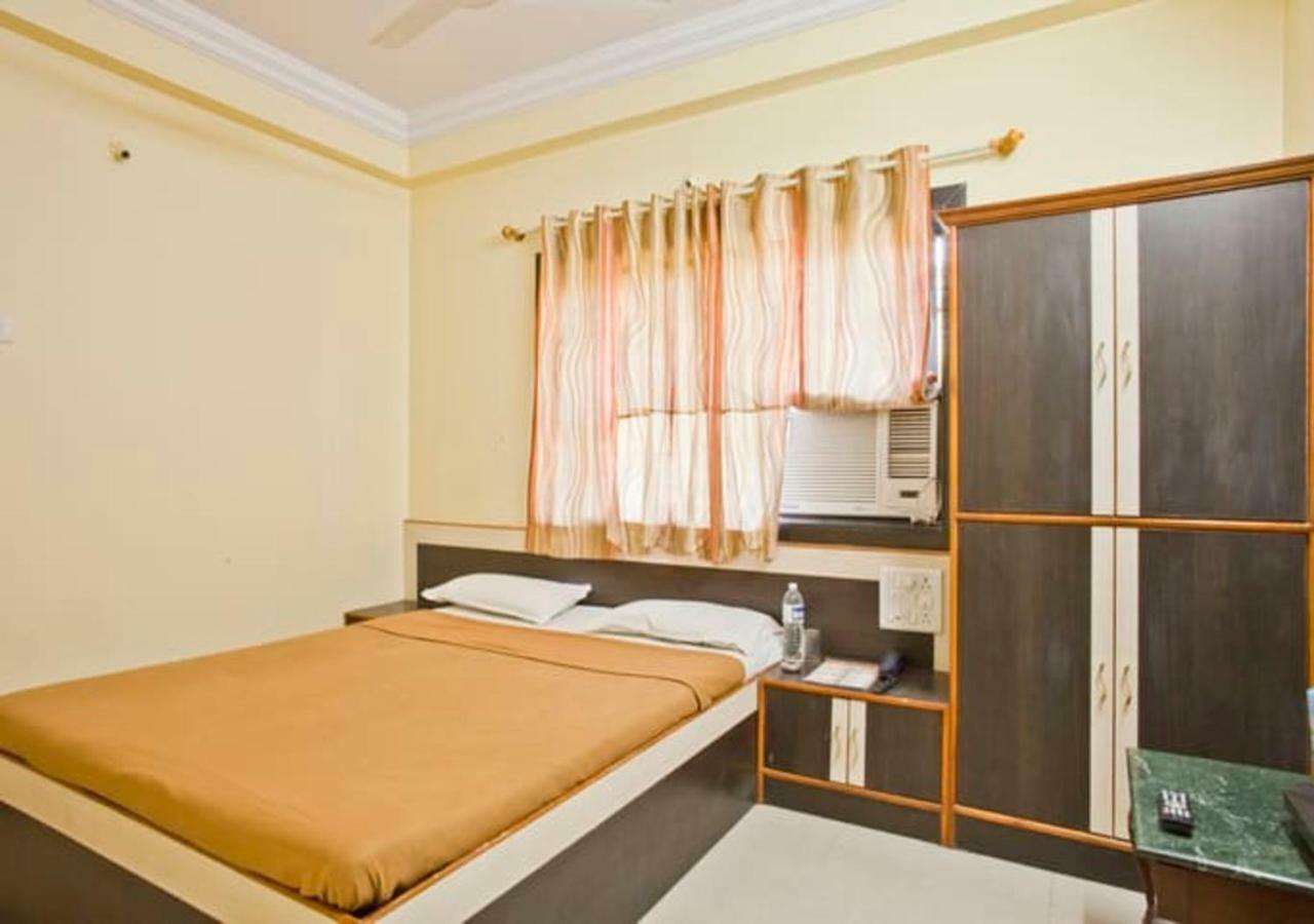 Hotel Sai Ganesh 舍地 外观 照片