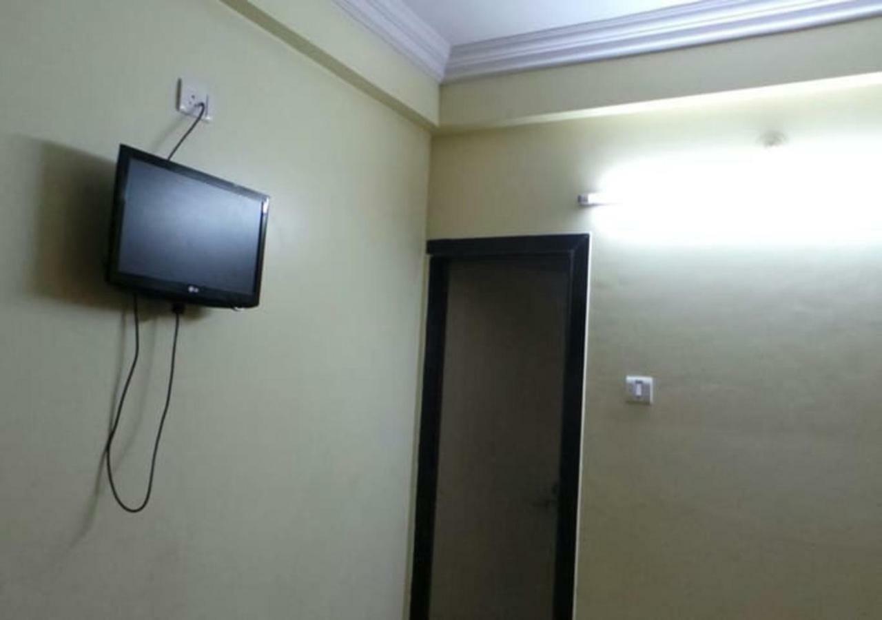 Hotel Sai Ganesh 舍地 外观 照片