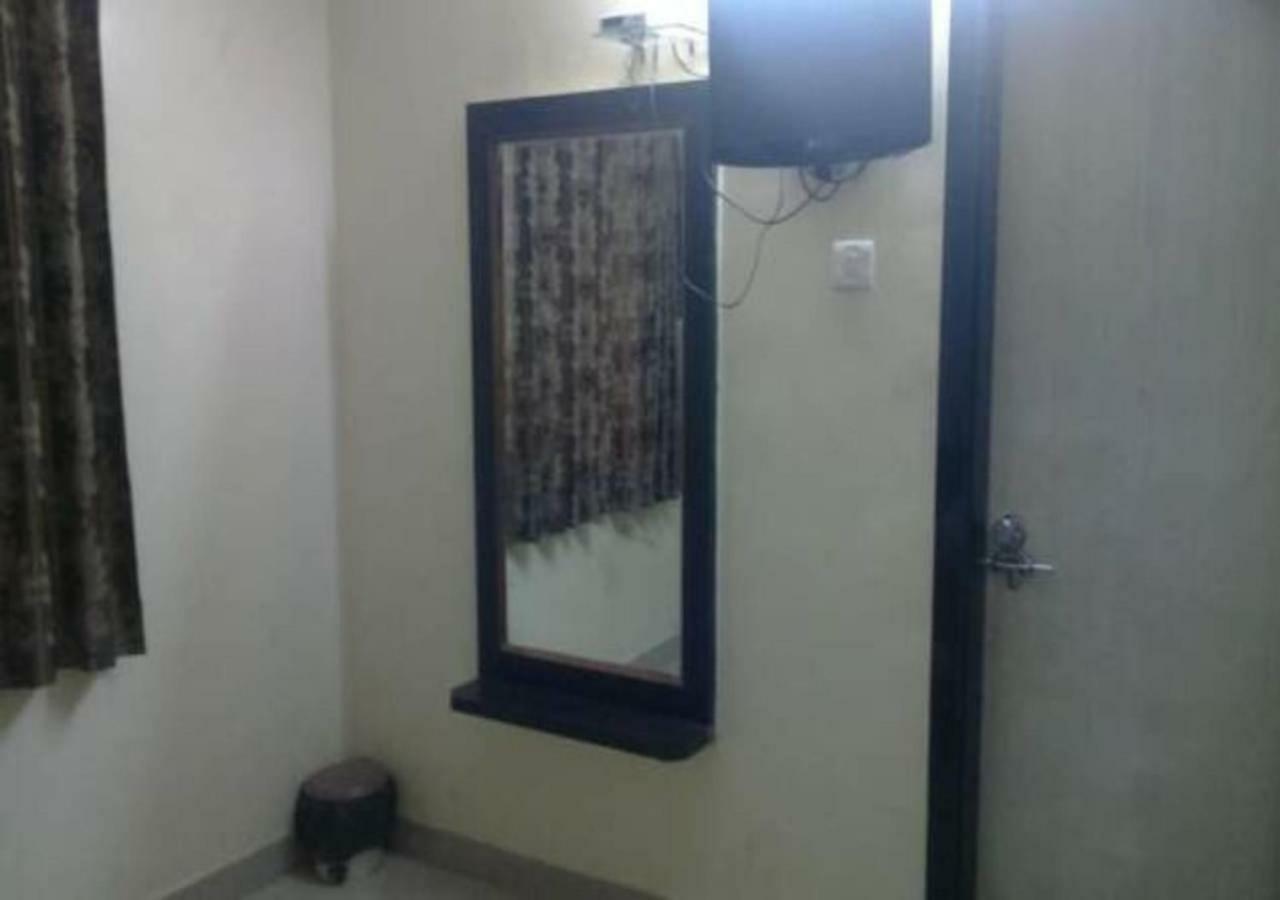 Hotel Sai Ganesh 舍地 外观 照片