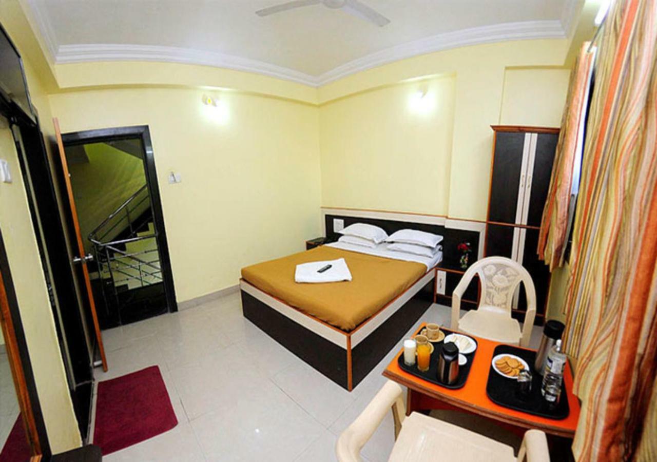 Hotel Sai Ganesh 舍地 外观 照片