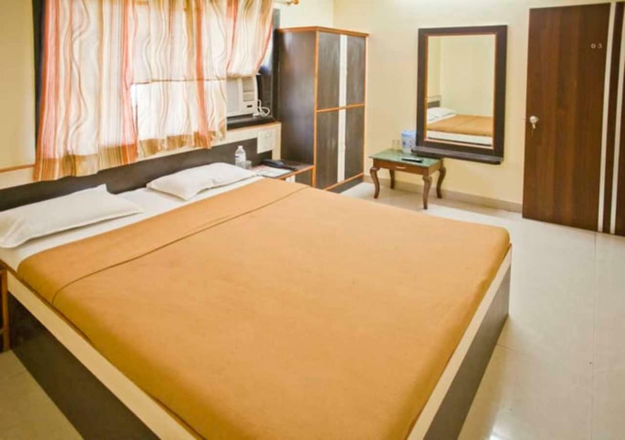 Hotel Sai Ganesh 舍地 外观 照片